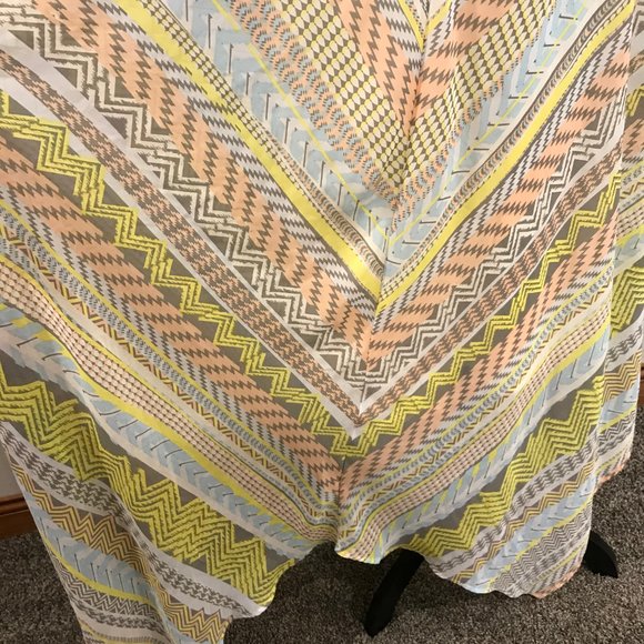 Geometric halter style maxi dress - Picture 6 of 9